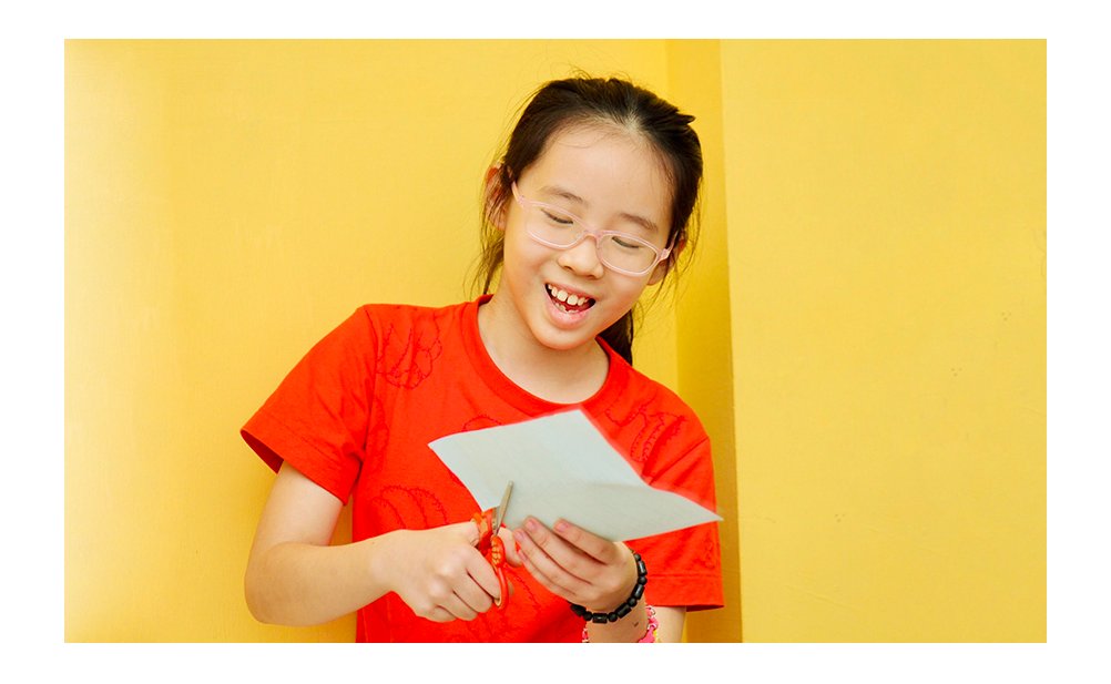 CÔ HỌC TRÒ NGHỊCH NGỢM VỚI NIỀM YÊU THÍCH VIẾT LÁCH