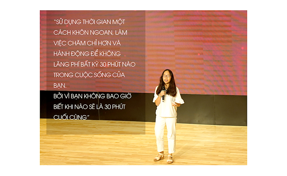 CÔ BẠN NHẸ NHÀNG, YÊU THÍCH ĐỌC SÁCH